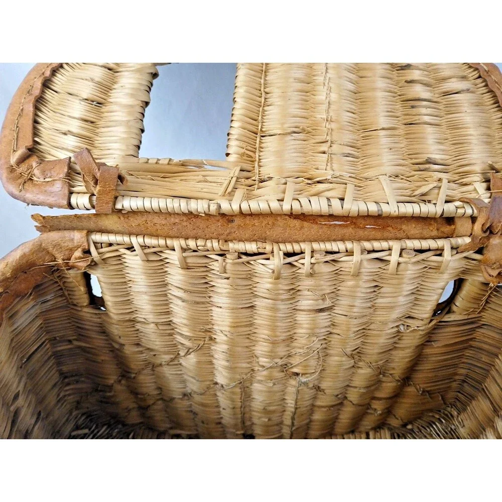 VINTAGE WICKER FISHING CREEL FLY FISH BASKET TROUT CREEL RUSTIC LODGE  Hong Kong